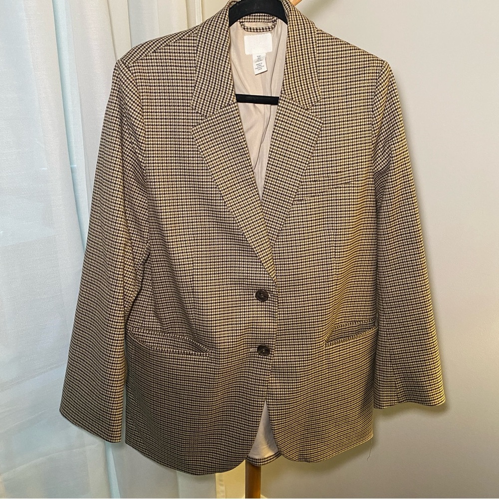 Brown and beige pattern blazer